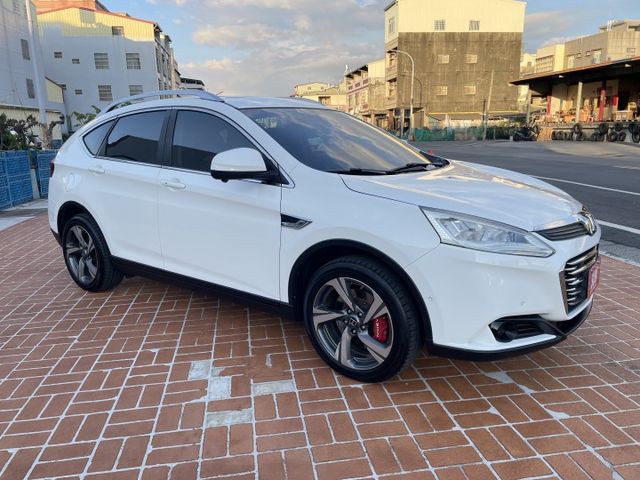 原鈑件/電動椅/天窗/環景影像/車側影像/LED頭燈/抬頭顯示器/升降高音喇叭  第3張相片