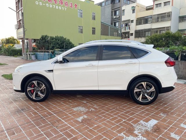 原鈑件/電動椅/天窗/環景影像/車側影像/LED頭燈/抬頭顯示器/升降高音喇叭  第8張相片