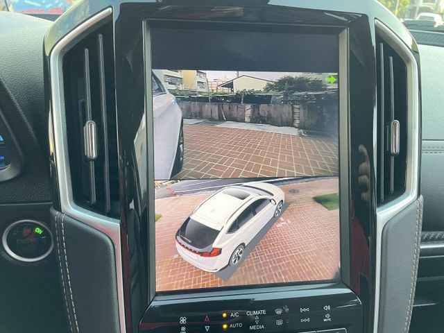 原鈑件/電動椅/天窗/環景影像/車側影像/LED頭燈/抬頭顯示器/升降高音喇叭  第19張相片
