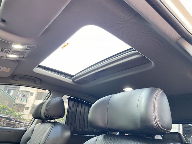 原鈑件/電動椅/天窗/環景影像/車側影像/LED頭燈/抬頭顯示器/升降高音喇叭  第20張相片