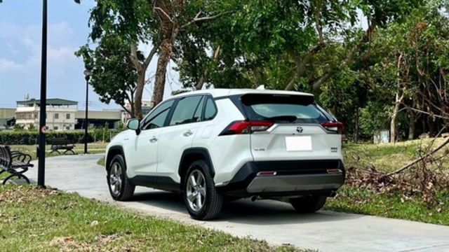 TOYOTA豐田 RAV4  第2張相片