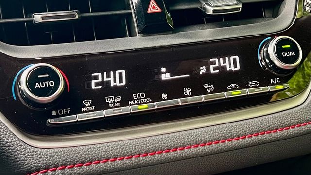 TOYOTA豐田 AURIS  第7張相片