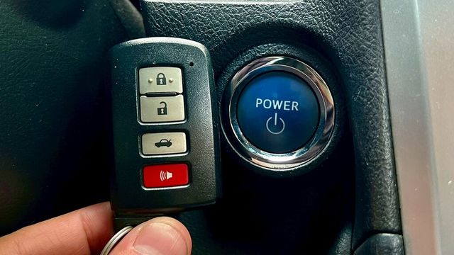 TOYOTA豐田 CAMRY HYBRID  第11張相片
