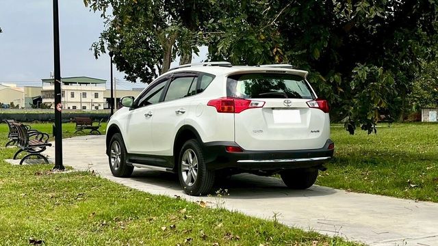 TOYOTA豐田 RAV4  第2張相片