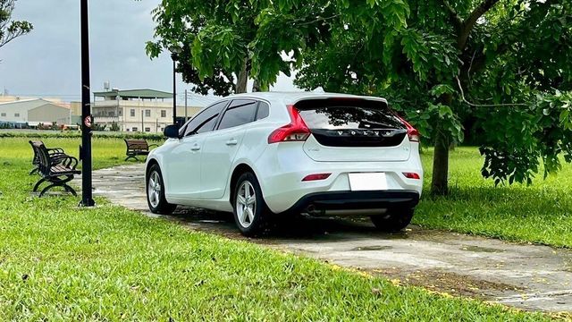 VOLVO富豪 V40  第2張相片