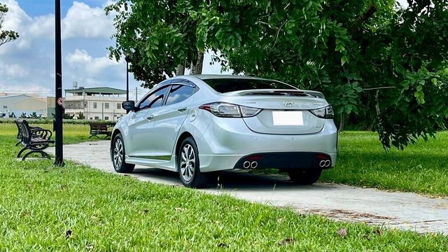 HYUNDAI現代 ELANTRA  第2張相片