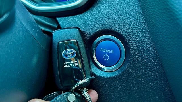 TOYOTA豐田 COROLLA ALTIS HYBRID  第10張相片