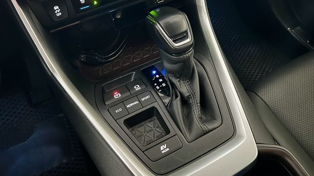 TOYOTA豐田 RAV4  第7張相片