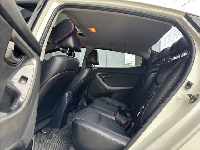 HYUNDAI現代 ELANTRA  第2張相片