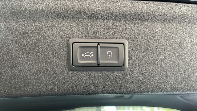 30 TFSI  原版件  第6張相片