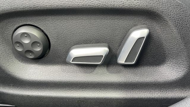 30 TFSI  原版件  第10張相片
