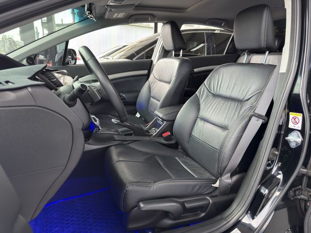 CIVIC  第13張相片