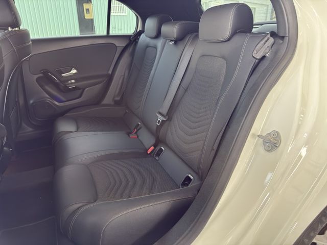 A-CLASS SEDAN V177  第14張相片