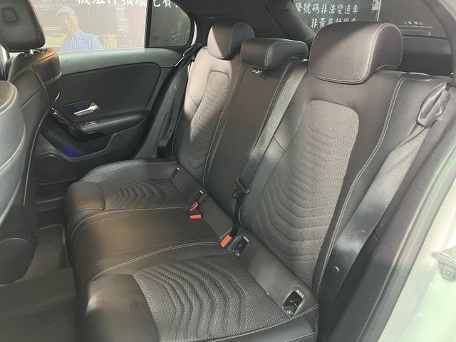 M-Benz A180 原鈑件  第20張相片