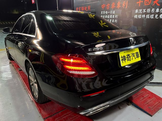 M-Benz E250 Exclusive 安全又舒適  第4張相片
