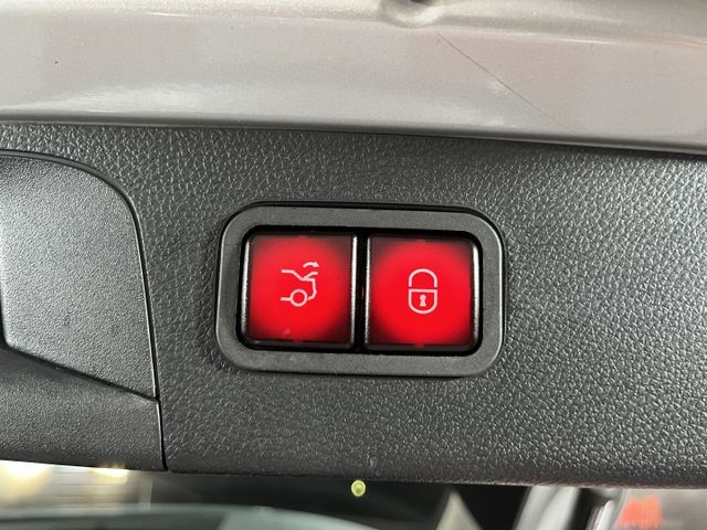 M-Benz GLC200  總代理  第8張相片