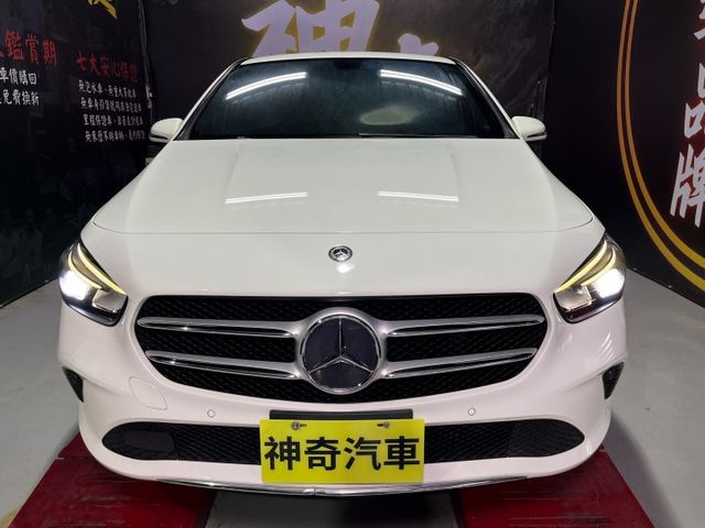 M-Benz B200 入門豪華，質感滿配，安全感滿分  第2張相片