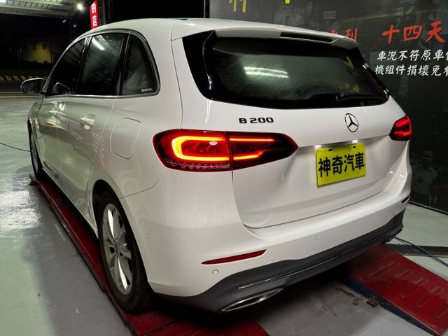 M-Benz B200 入門豪華，質感滿配，安全感滿分  第4張相片
