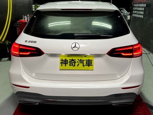 M-Benz B200 入門豪華，質感滿配，安全感滿分  第5張相片