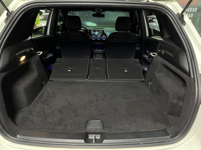 M-Benz B200 入門豪華，質感滿配，安全感滿分  第7張相片