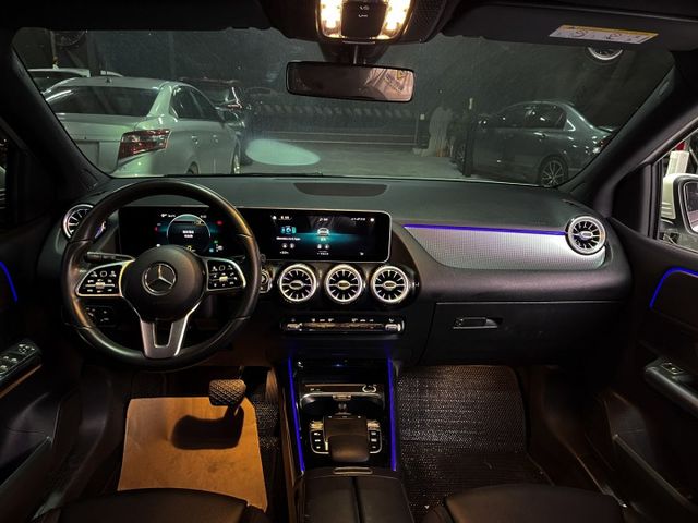 M-Benz B200 入門豪華，質感滿配，安全感滿分  第8張相片