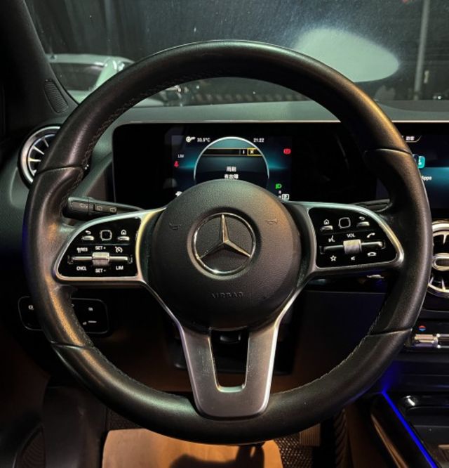M-Benz B200 入門豪華，質感滿配，安全感滿分  第9張相片
