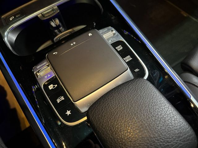 M-Benz B200 入門豪華，質感滿配，安全感滿分  第13張相片