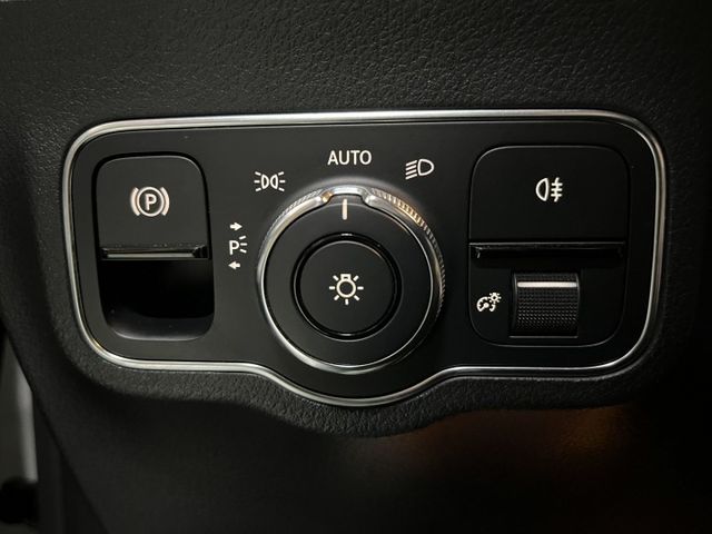 M-Benz B200 入門豪華，質感滿配，安全感滿分  第14張相片