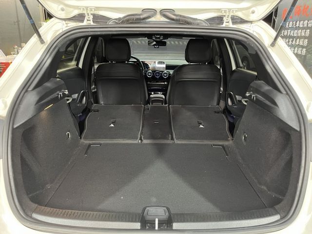 M-Benz A180 原鈑件  第7張相片