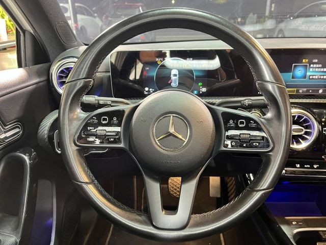 M-Benz A180 原鈑件  第9張相片