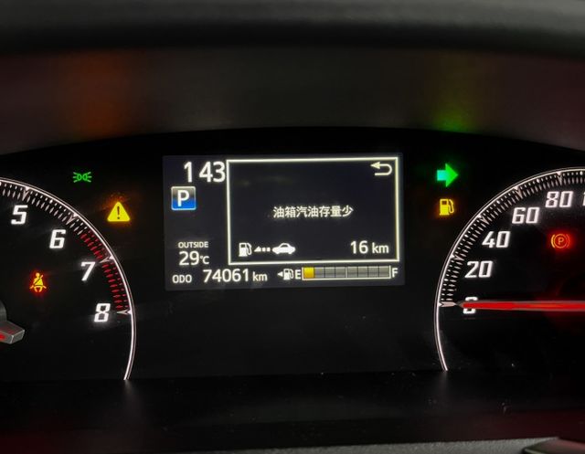 Toyota Sienta 7人座 尊爵版 雙電動滑門  第11張相片