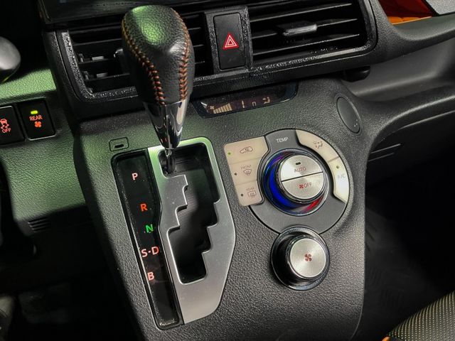 Toyota Sienta 7人座 尊爵版 雙電動滑門  第14張相片