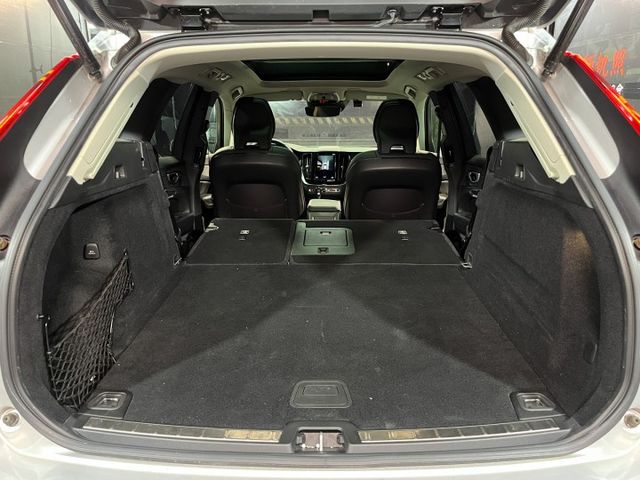 Volvo XC60 T5 Momentum 原鈑件  第7張相片
