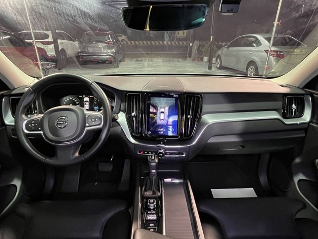 Volvo XC60 T5 Momentum 原鈑件  第10張相片