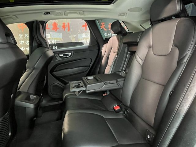 Volvo XC60 T5 Momentum 原鈑件  第20張相片