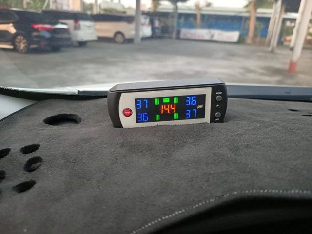 新車價69.9萬/五門實用掀背車/天窗/認證車/里程保證/換購全貸優惠中  第9張相片