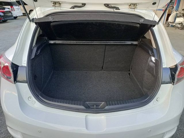 新車價69.9萬/五門實用掀背車/天窗/認證車/里程保證/換購全貸優惠中  第19張相片