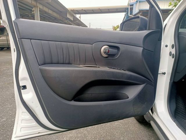 購車贈送安卓機~認證原鈑件/里程保證/胎壓偵測/車頂架/換購全貸優惠中  第9張相片