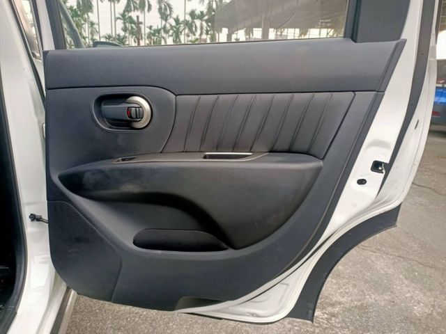 購車贈送安卓機~認證原鈑件/里程保證/胎壓偵測/車頂架/換購全貸優惠中  第15張相片