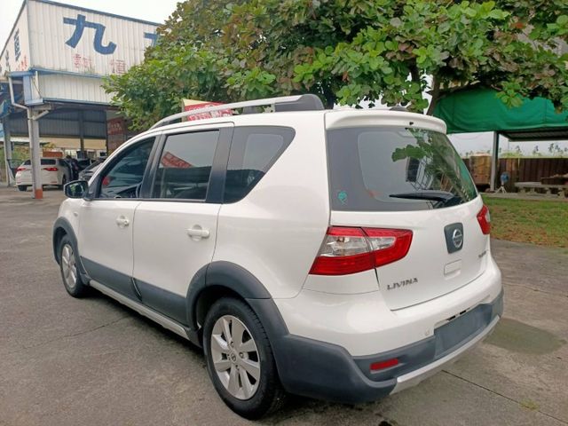 購車贈送安卓機~認證原鈑件/里程保證/胎壓偵測/車頂架/換購全貸優惠中  第18張相片
