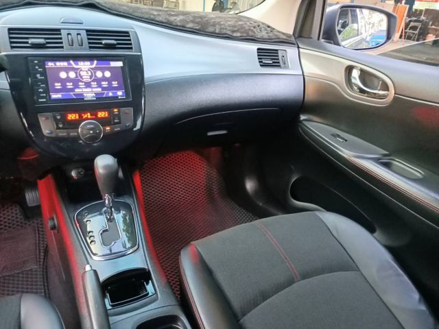 市場稀有.TURBO.渦輪引擎/I key.胎壓偵測器.行車紀錄器.倒車顯影/認證車里程保證/換購全貸皆可  第5張相片