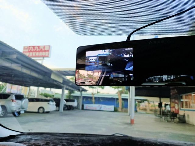 市場稀有.TURBO.渦輪引擎/I key.胎壓偵測器.行車紀錄器.倒車顯影/認證車里程保證/換購全貸皆可  第8張相片