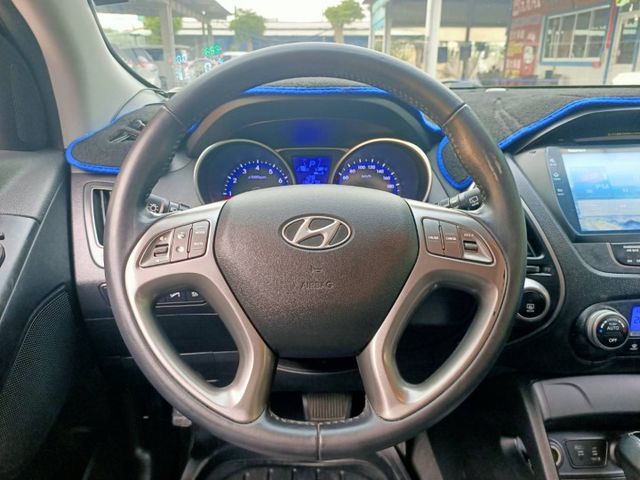 尊貴版/I KEY/USB/電動椅/定速/倒車影像/認證車/里程保證/可全貸換購  第2張相片
