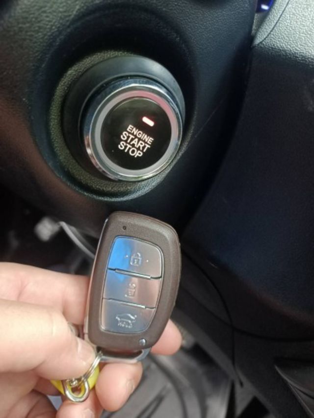 尊貴版/I KEY/USB/電動椅/定速/倒車影像/認證車/里程保證/可全貸換購  第6張相片