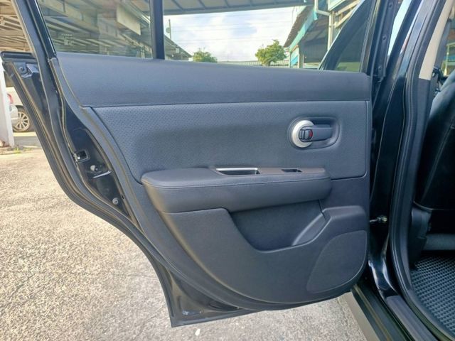 5門1.8TIIDA/便宜代步車/省油大空間/I key/定速/倒車顯影/胎壓偵測/行車記錄器/可全貸  第13張相片