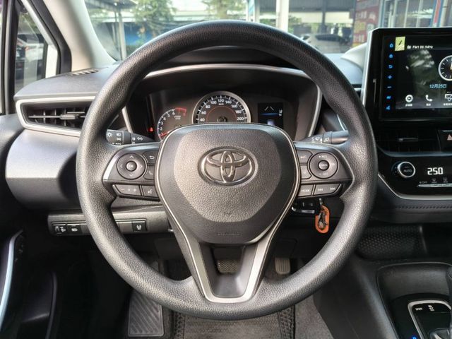 前車主顧車.裡外都很漂亮/豪華版/鈑件原認證車/只跑5萬多公里/ 定速/ACC/車偏/TCS防滑/胎壓監控/後座出風口  第2張相片