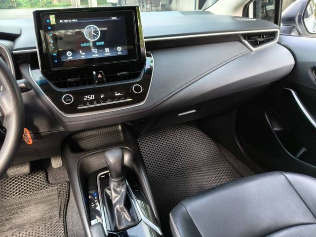 前車主顧車.裡外都很漂亮/豪華版/鈑件原認證車/只跑5萬多公里/ 定速/ACC/車偏/TCS防滑/胎壓監控/後座出風口  第5張相片