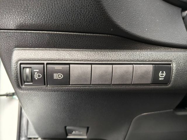 前車主顧車.裡外都很漂亮/豪華版/鈑件原認證車/只跑5萬多公里/ 定速/ACC/車偏/TCS防滑/胎壓監控/後座出風口  第8張相片