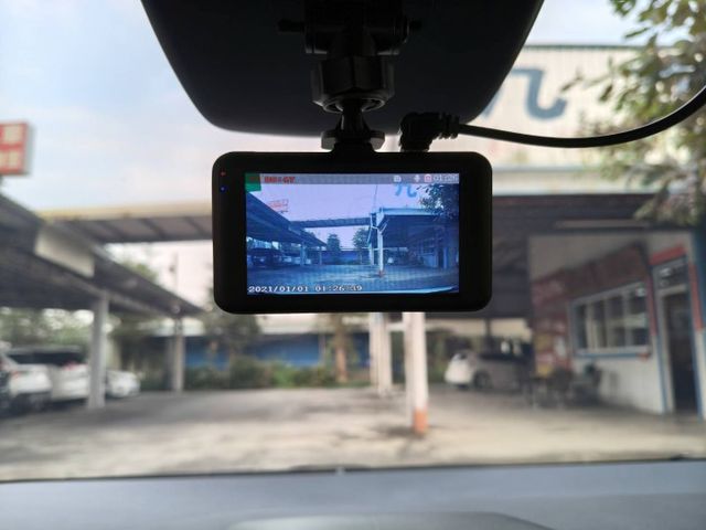 前車主顧車.裡外都很漂亮/豪華版/鈑件原認證車/只跑5萬多公里/ 定速/ACC/車偏/TCS防滑/胎壓監控/後座出風口  第9張相片