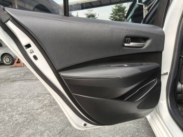 前車主顧車.裡外都很漂亮/豪華版/鈑件原認證車/只跑5萬多公里/ 定速/ACC/車偏/TCS防滑/胎壓監控/後座出風口  第12張相片